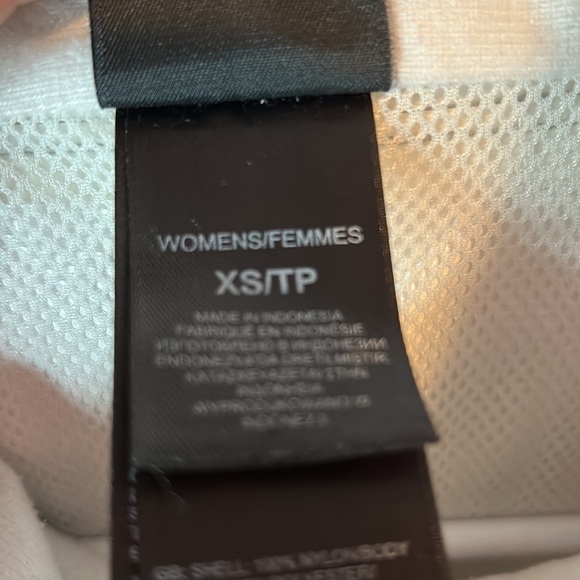 Women's North Face Windbreaker - Picture 4 of 5